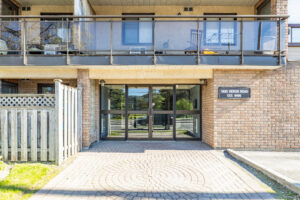 1490 Heron Rd. Ottawa Condo for Sale. Ottawa Real Estate.